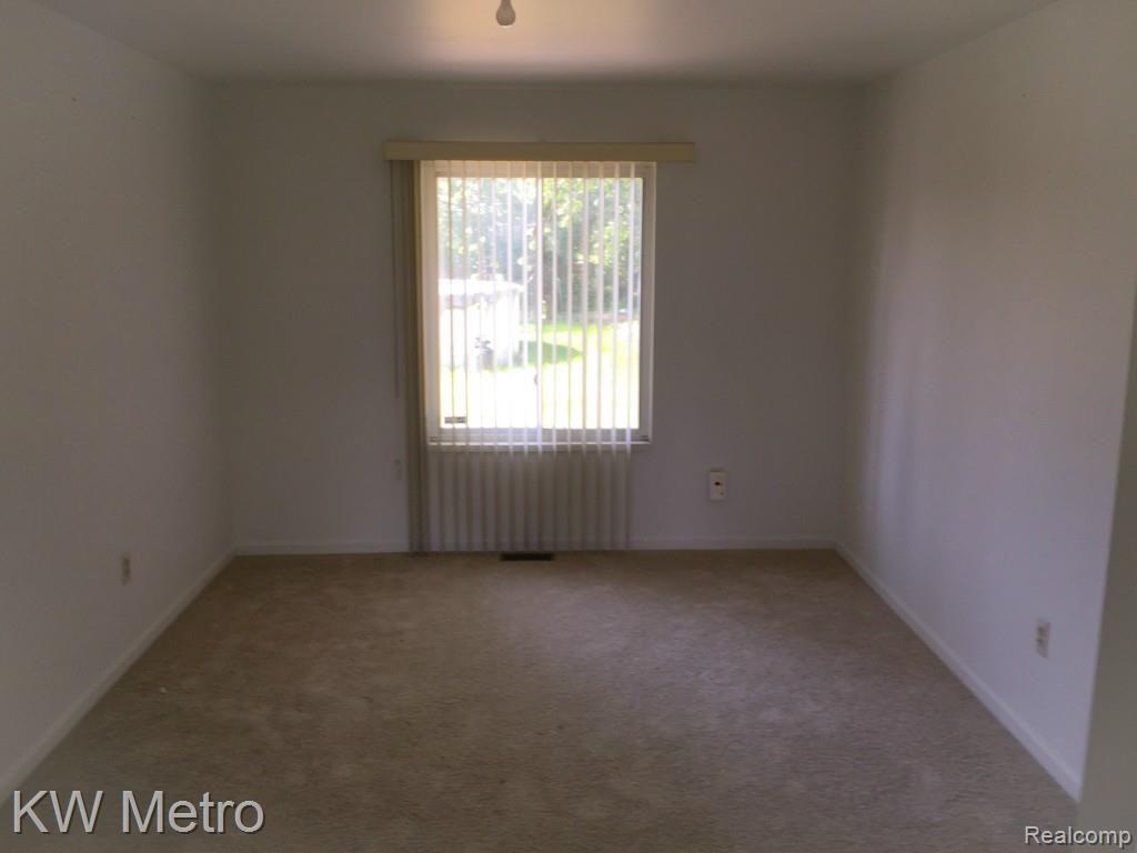 17656 Wiltshire Boulevard Southfield, MI 48076 - Photo 2 of 18 7b009d8dfb2643e5bbf5c24c1ae3e8ab.jpg