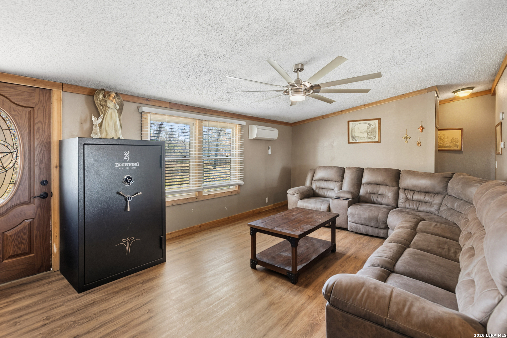 470 Lyon Road Seguin, TX 78155 - Photo 18 of 43 a living room with furniture and a window