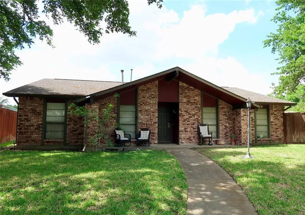 $350,000 | 2009 Stefani Court, Carrollton, TX 75007