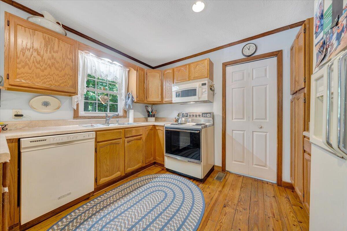 101 Gap Bridge Road Moneta, VA 24121 - Photo 15 of 52 32-MIB01710