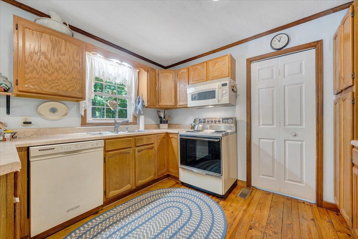 101 Gap Bridge Road Moneta, VA 24121 - Photo 16 of 52 35-MIB01713