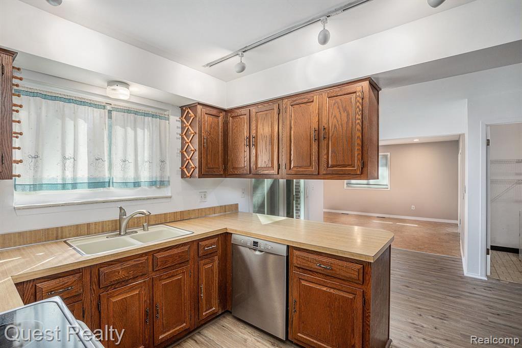3095 Rolling Green Circle South Rochester Hills, MI 48309 - Photo 8 of 33
