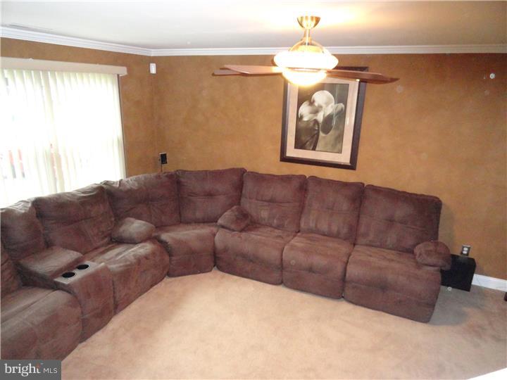 2537 Valley View Road Bensalem, PA 19020 - Photo 11 of 16 Living Room