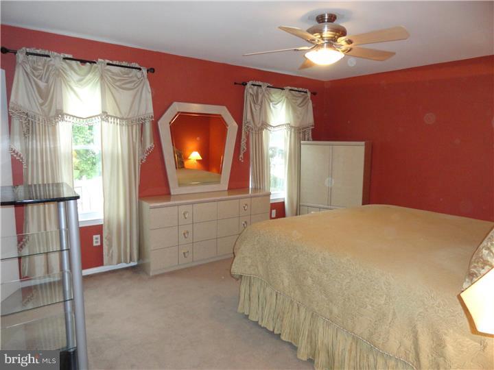 2537 Valley View Road Bensalem, PA 19020 - Photo 12 of 16 Family Room
