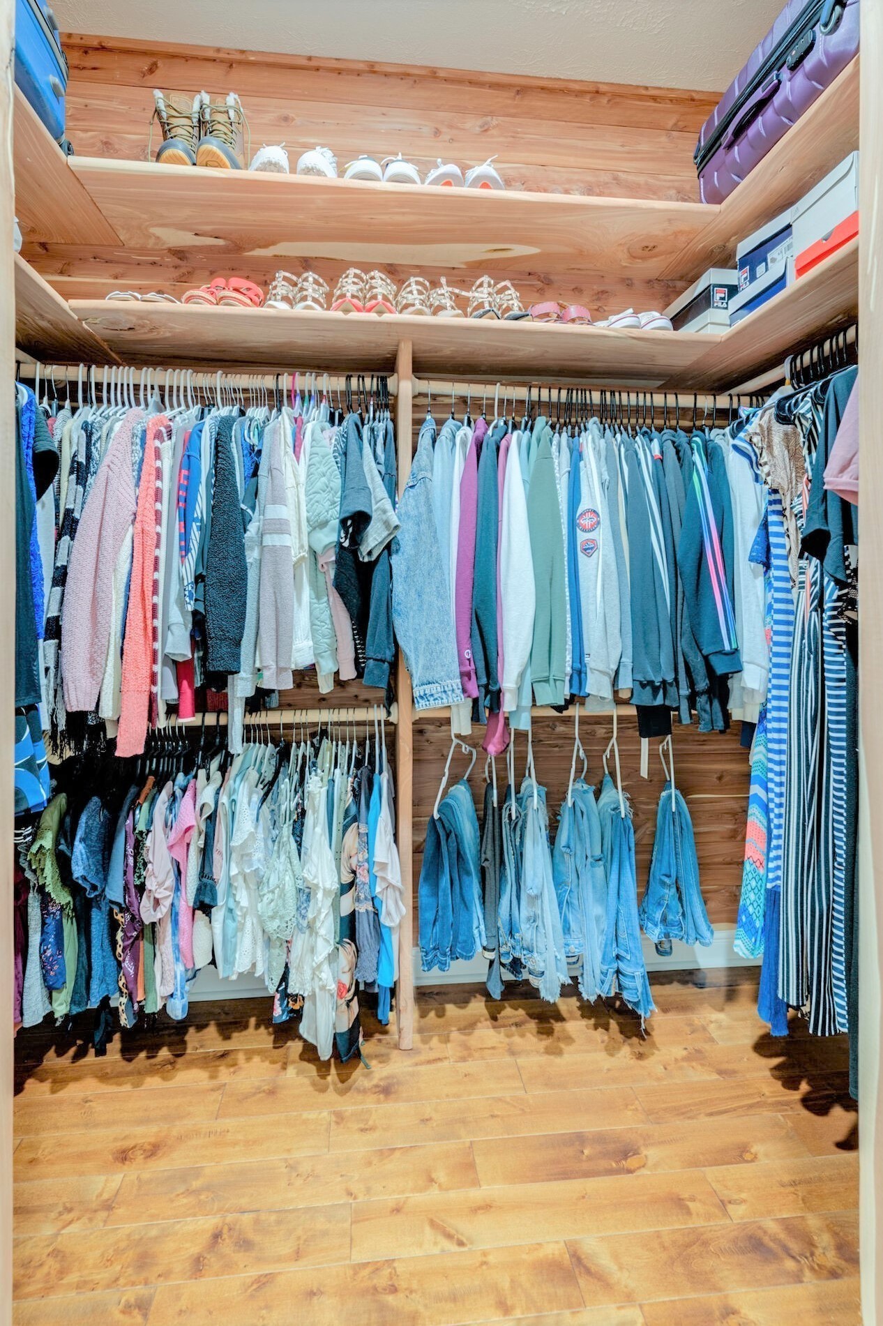 800 Butler Road Portland, TN 37148 - Photo 29 of 38 a view of walk in closet with clothes