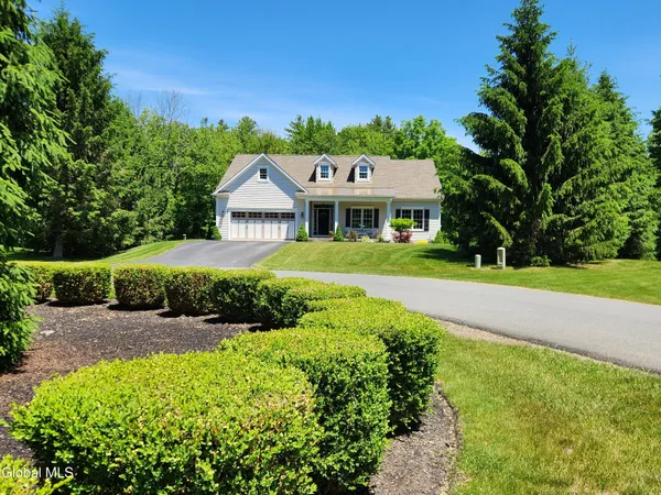 $779,900 | 14 Westfall Court, Sand Lake, NY 12018