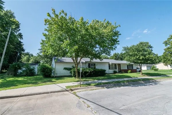 2409 West 1st Street, Coffeyville, KS 67337