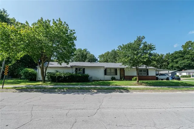 $78,600 | 2409 West 1st Street, Coffeyville, KS 67337