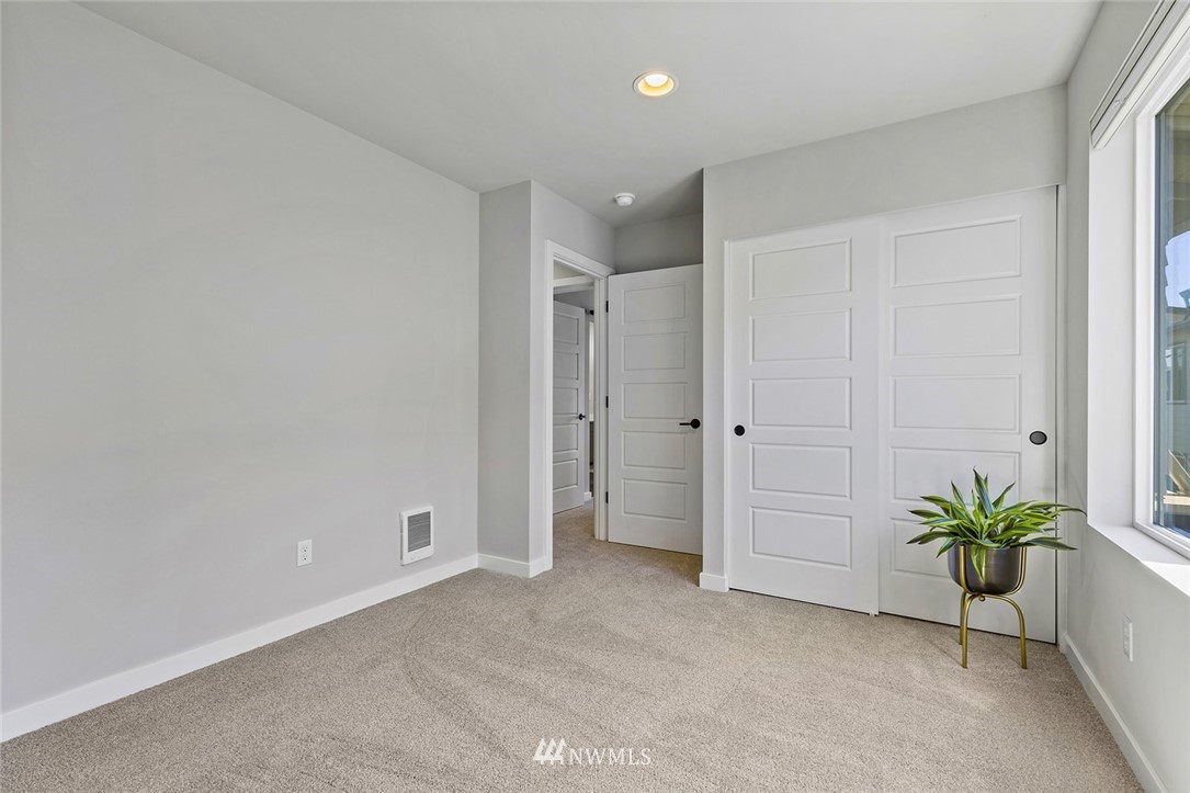 612 237th Street Southeast, Unit G Bothell, WA 98021 - Photo 27 of 34