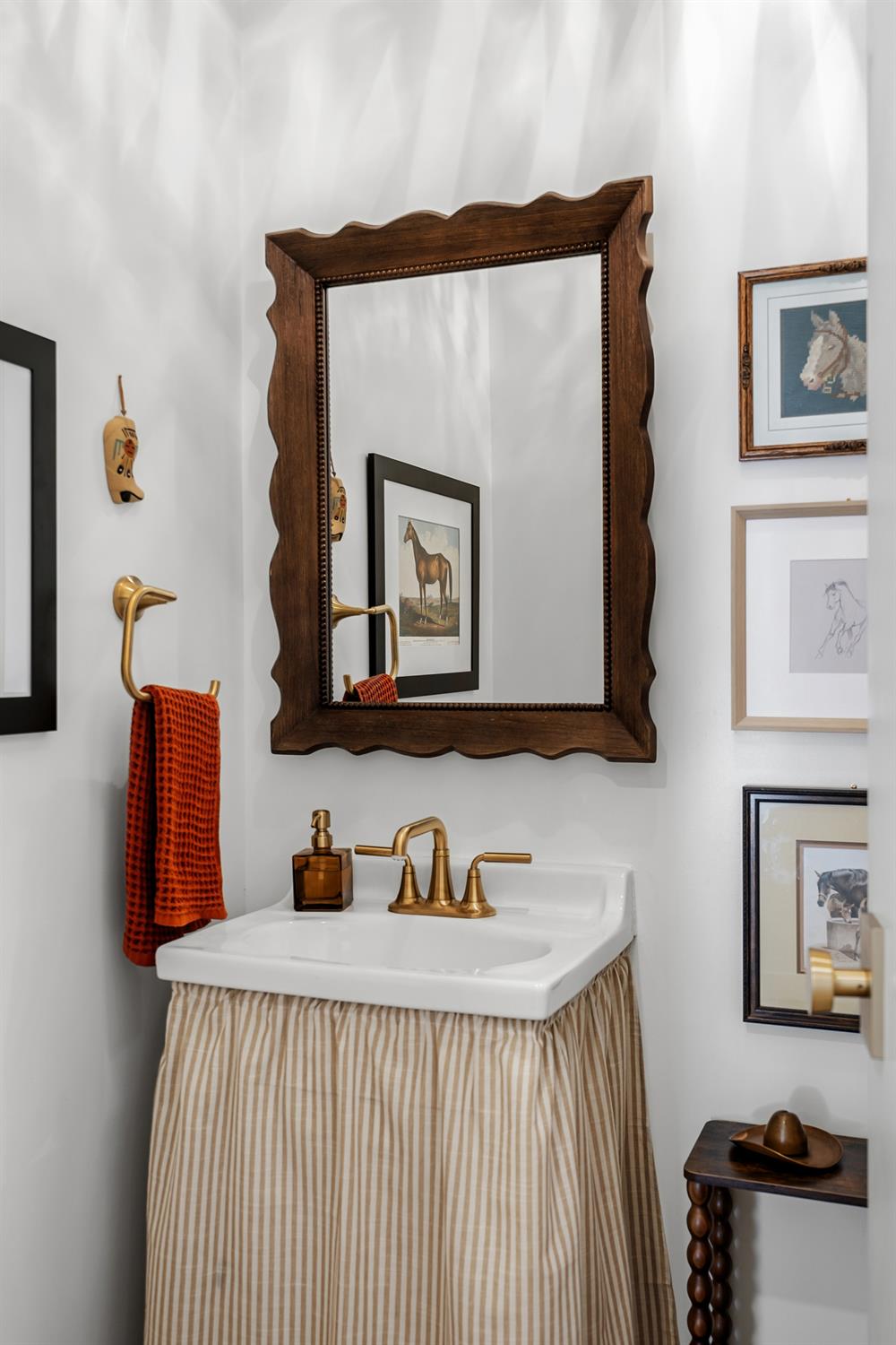 2046 Los Encinos Road Ojai, CA 93023 - Photo 40 of 50 Powder Room