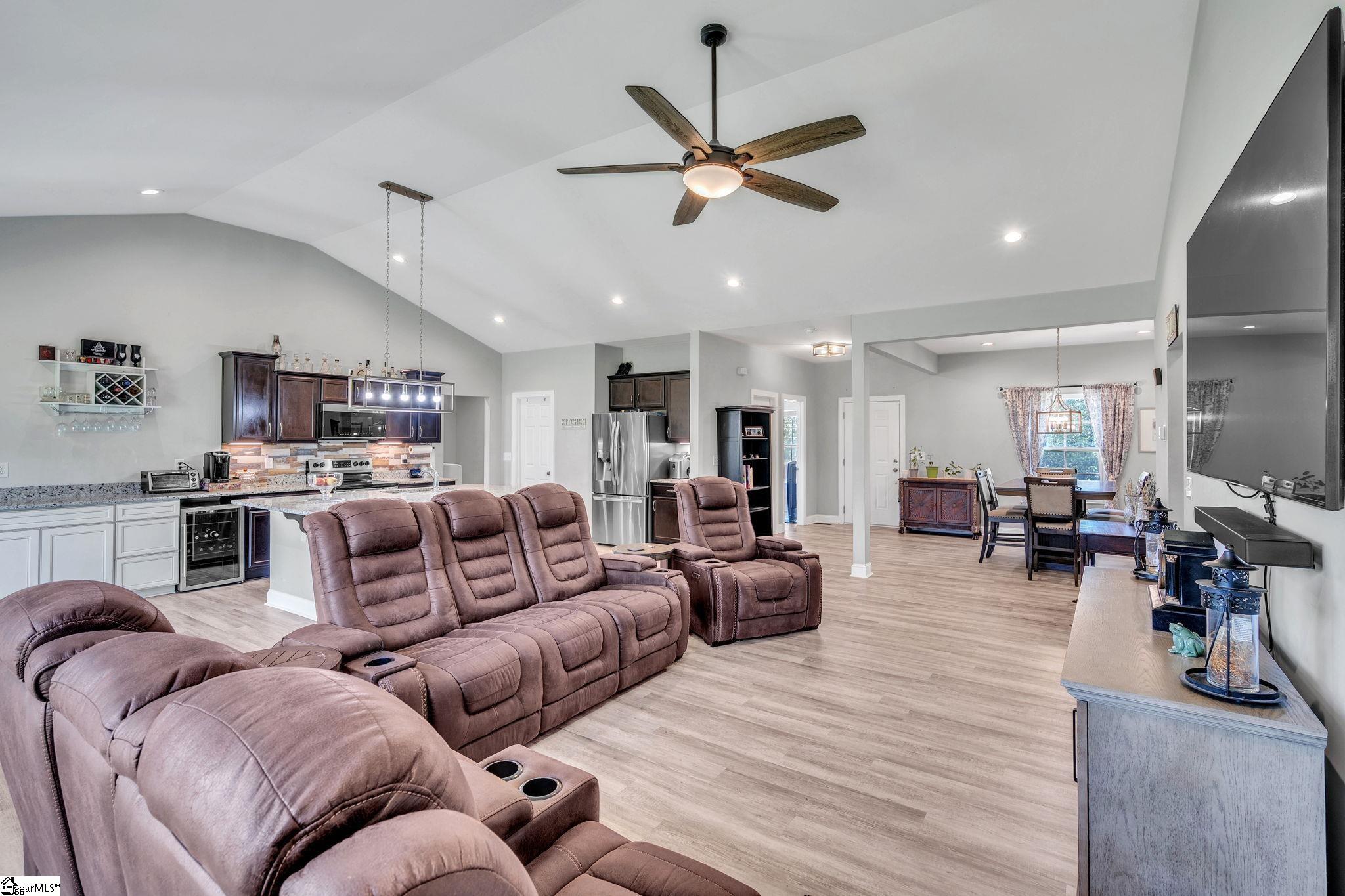 488 State Rd S-42-622 Greer, SC 29651 - Photo 3 of 17 Gallery Image 3