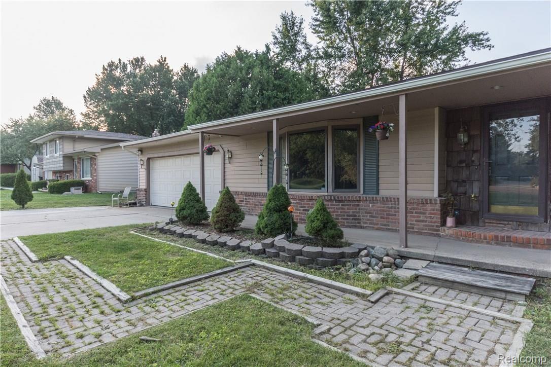 3574 West Drahner Road Oxford, MI 48371 - Photo 4 of 31 Drahner-27.jpg