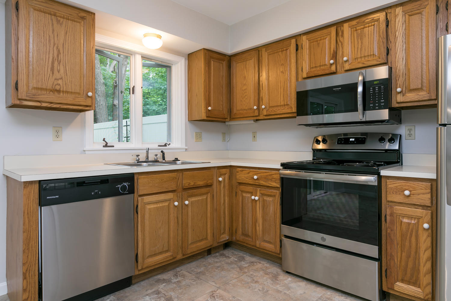 102 Berkshire Road, Unit 1 Portland, ME 04103 - Photo 9 of 28 102 Berkshire Rd Portland ME-large-012-0