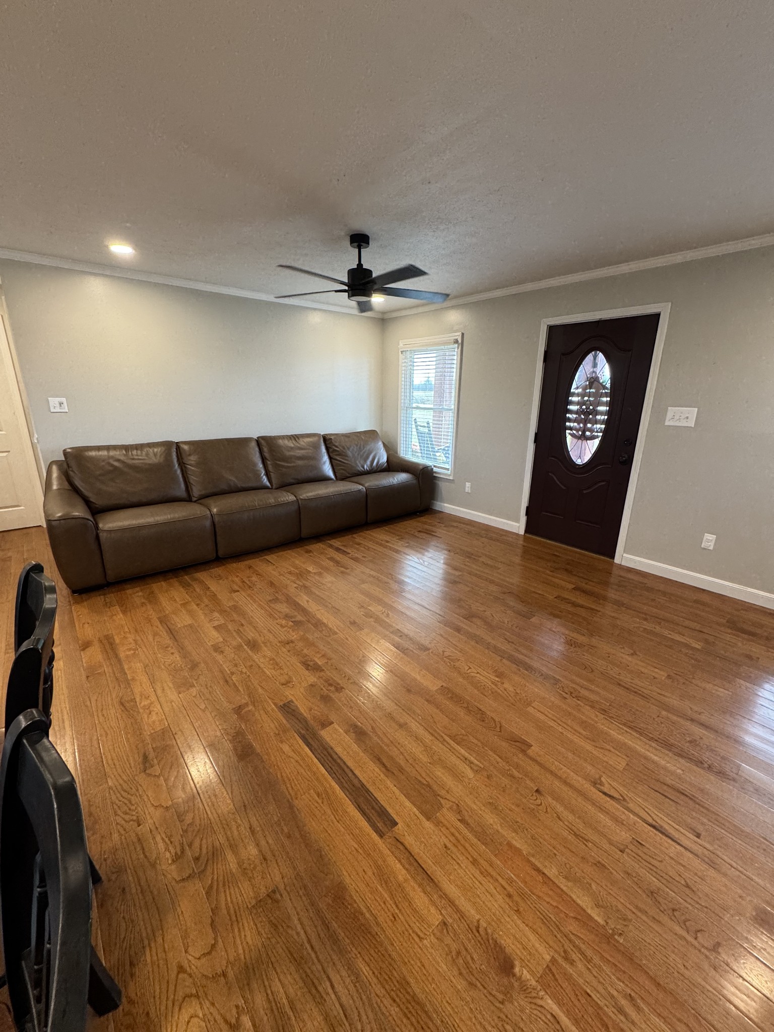 800 Pea Ridge-Sharon Grove Road Elkton, KY 42220 - Photo 18 of 43 a living room with furniture and a lamp