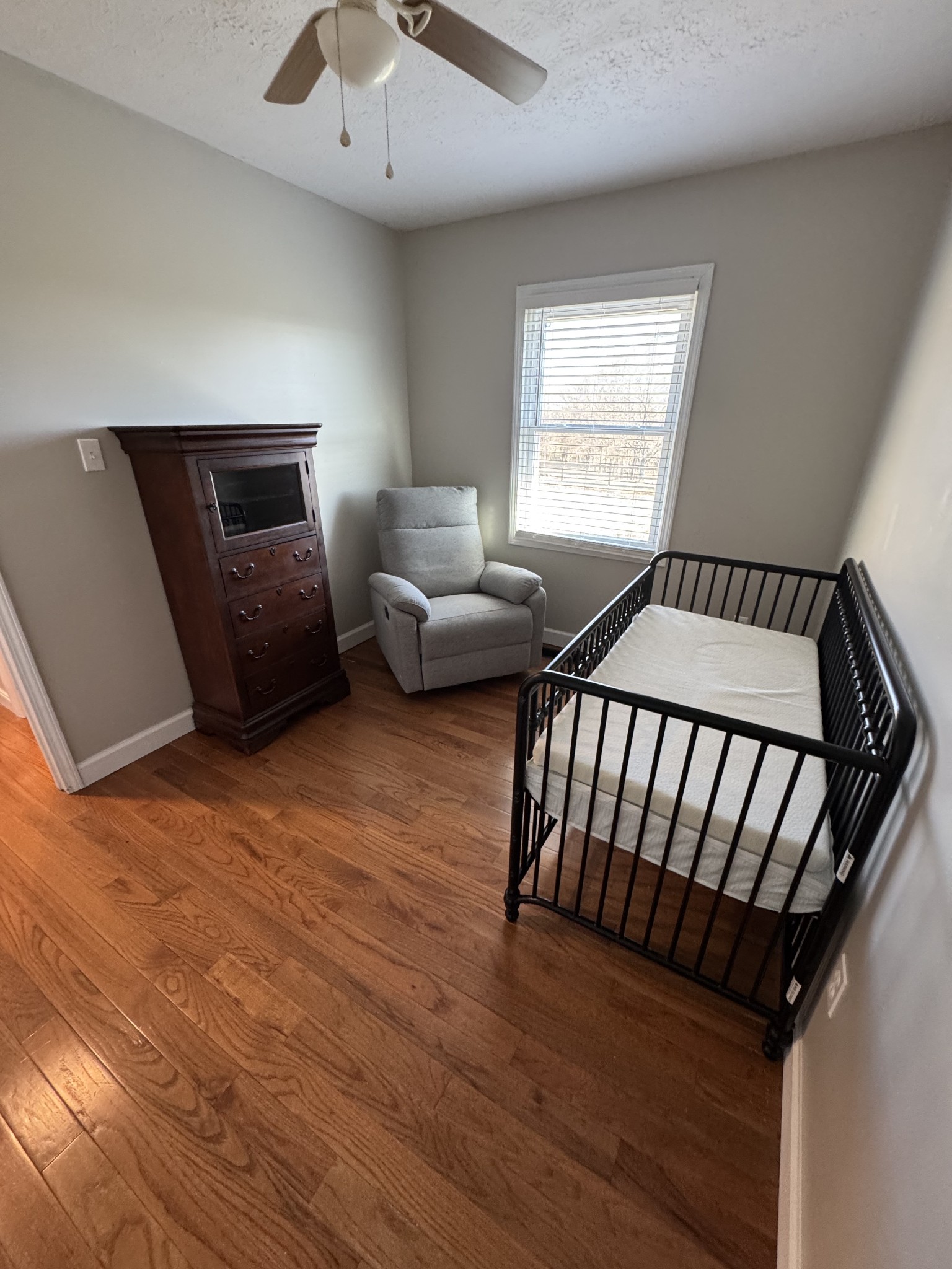 800 Pea Ridge-Sharon Grove Road Elkton, KY 42220 - Photo 26 of 43 a living room with furniture and a window