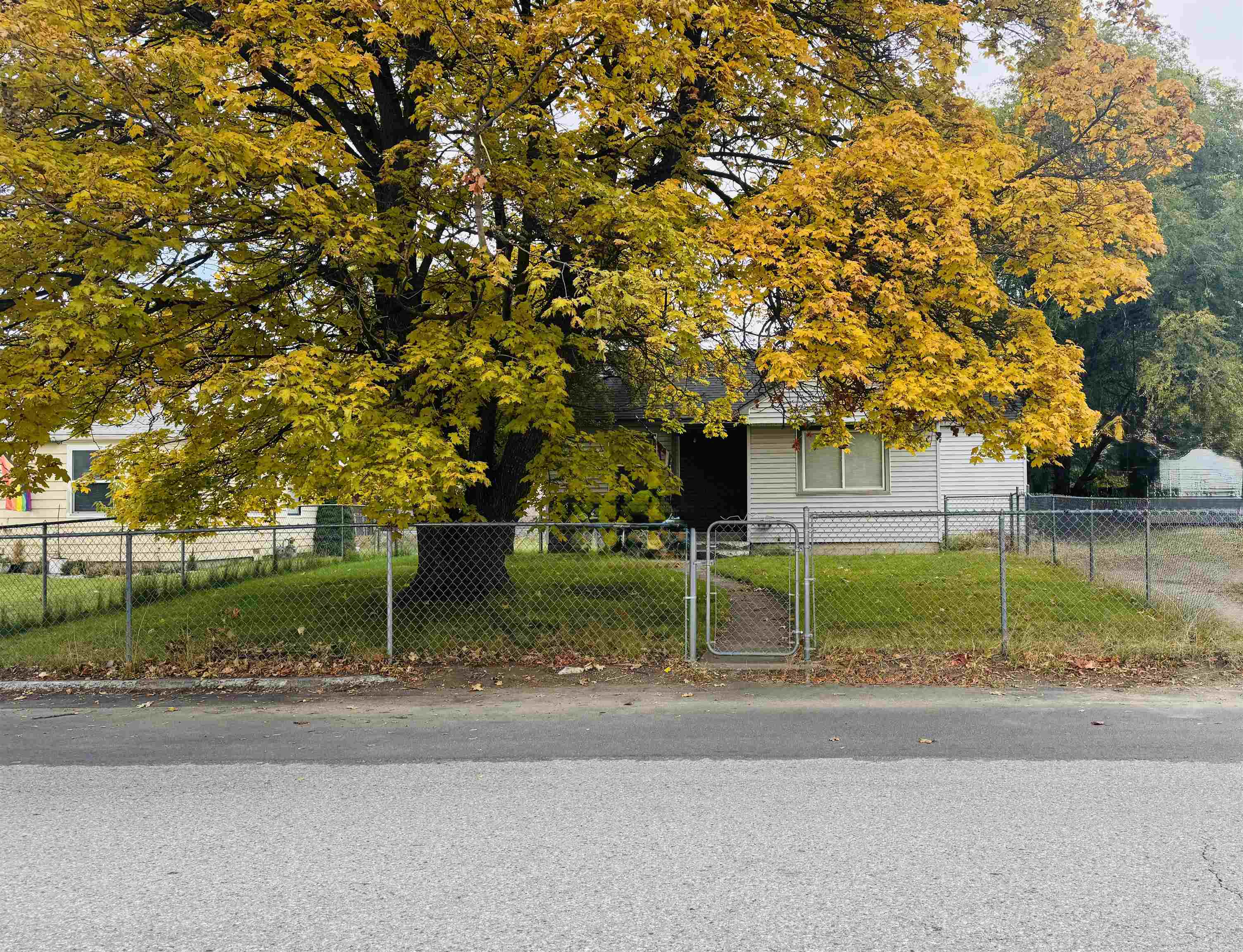 305 East Graves Road Spokane, WA 99218 - Photo 1 of 14