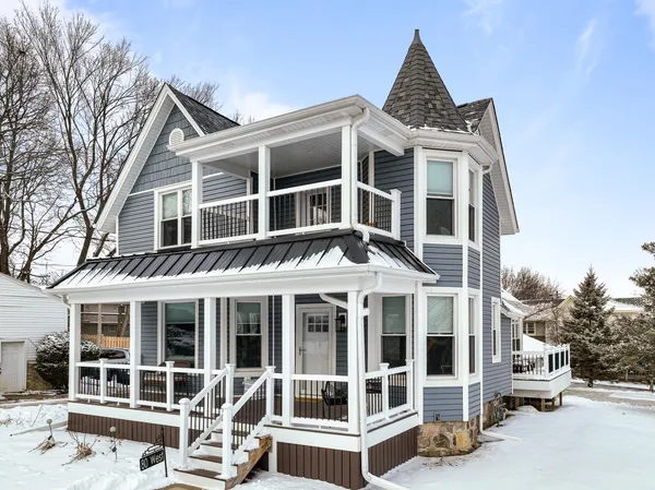 $1,750 | 80 West Geneva Street, Unit 2, Williams Bay, WI 53191