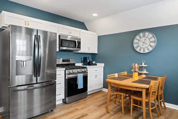$1,750 | 80 West Geneva Street, Unit 2, Williams Bay, WI 53191