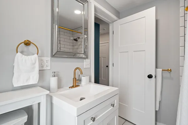$1,750 | 80 West Geneva Street, Unit 2, Williams Bay, WI 53191