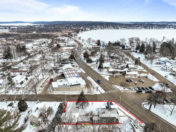 $1,750 | 80 West Geneva Street, Unit 2, Williams Bay, WI 53191