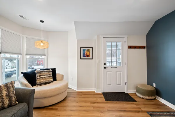 $1,750 | 80 West Geneva Street, Unit 2, Williams Bay, WI 53191