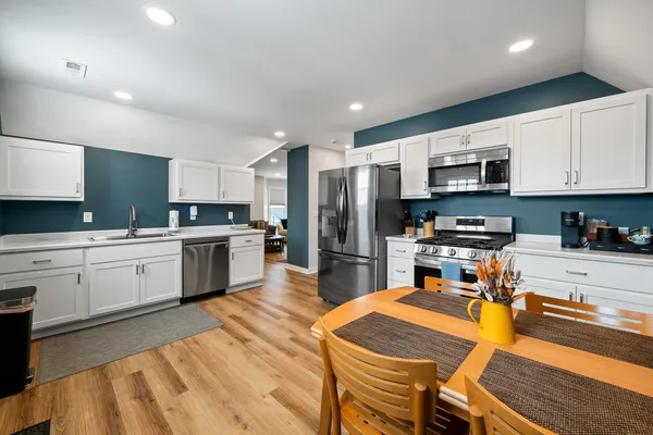 $1,750 | 80 West Geneva Street, Unit 2, Williams Bay, WI 53191