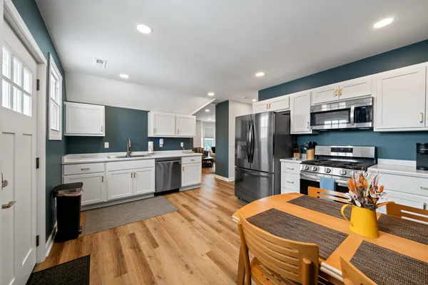 $1,750 | 80 West Geneva Street, Unit 2, Williams Bay, WI 53191