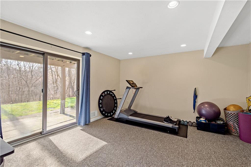 345 Ridge Point Circle Bridgeville, PA 15017 - Photo 17 of 25 Gallery Image 17