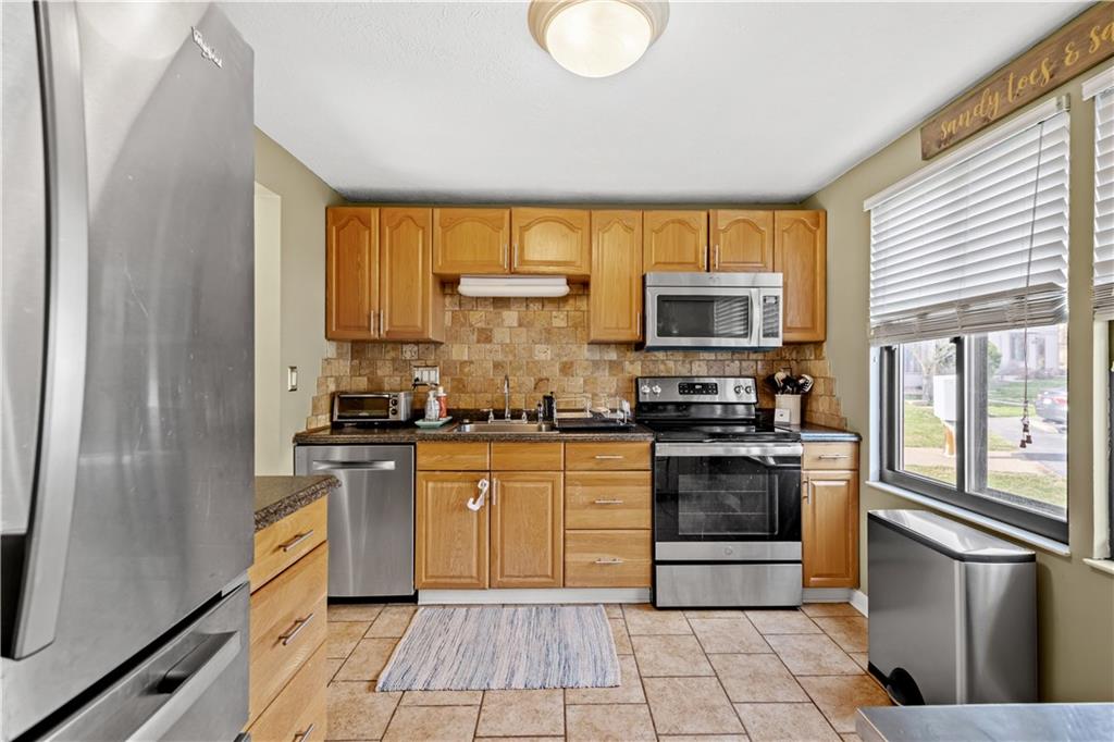 345 Ridge Point Circle Bridgeville, PA 15017 - Photo 2 of 25 Gallery Image 2