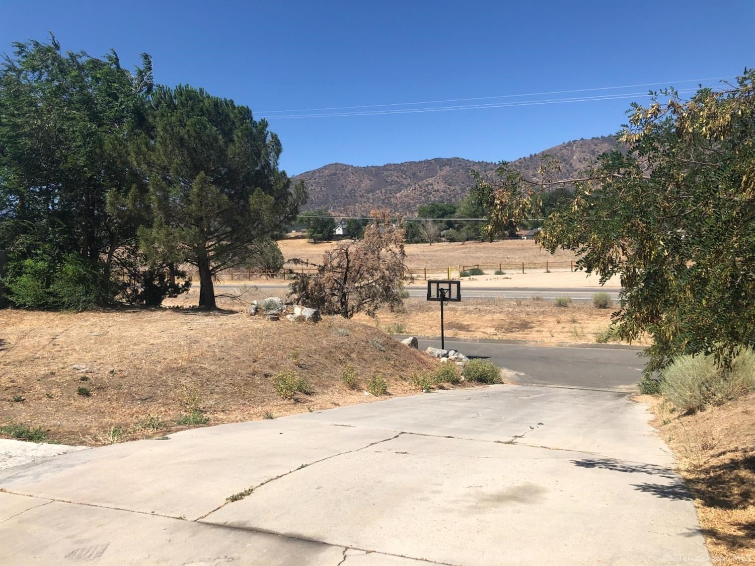 22900 Woodford-Tehachapi Road Tehachapi, CA 93561 - Photo 3 of 22 Gallery Image 3