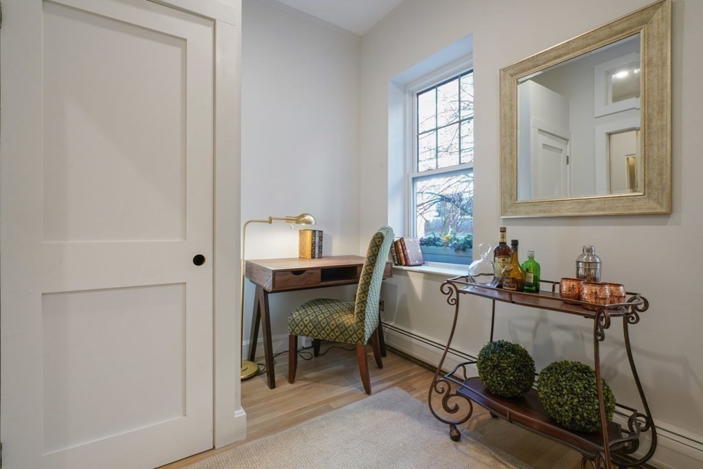 43 Anderson Street, Unit 1 Boston, MA 02114 - Photo 14 of 36 a room with furniture and a window