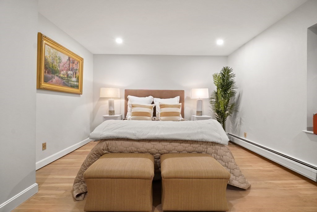 43 Anderson Street, Unit 1 Boston, MA 02114 - Photo 17 of 36 a bedroom with a bed and a potted plant