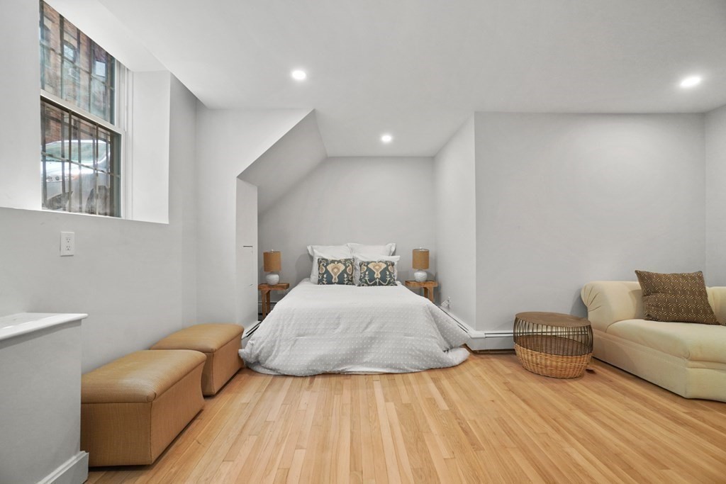 43 Anderson Street, Unit 1 Boston, MA 02114 - Photo 20 of 36 a bedroom with a bed and a couch
