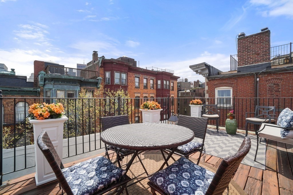 43 Anderson Street, Unit 1 Boston, MA 02114 - Photo 24 of 36 a view of a patio on the roof deck