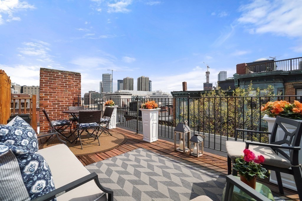 43 Anderson Street, Unit 1 Boston, MA 02114 - Photo 25 of 36 a city view