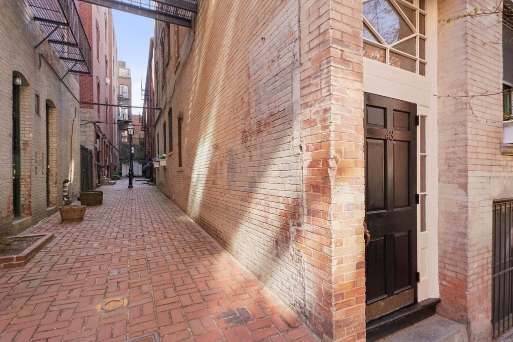 43 Anderson Street, Unit 1 Boston, MA 02114 - Photo 32 of 36 a view of a pathway along the building
