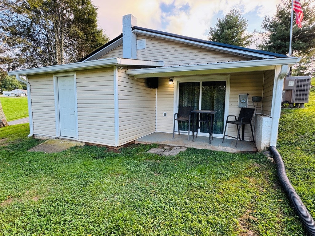 595 Hardscuffle Road Hillsville, VA 24343 - Photo 6 of 20 Gallery Image 6