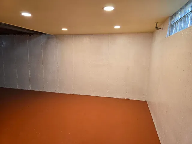 a view of a storage & utility room with washer and dryer