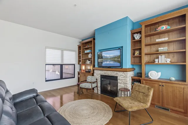 $415,000 | 270 4th Street East, Unit 401, St. Paul, MN 55101