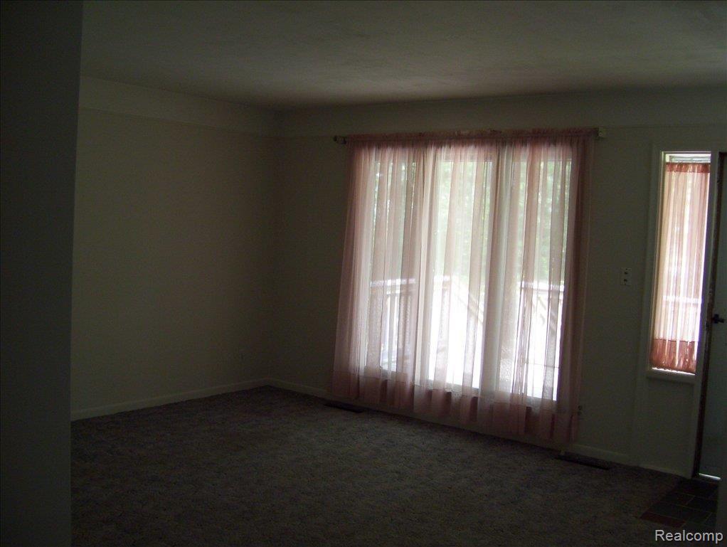 7232 Riegler Street Grand Blanc, MI 48439 - Photo 8 of 9 100_0937