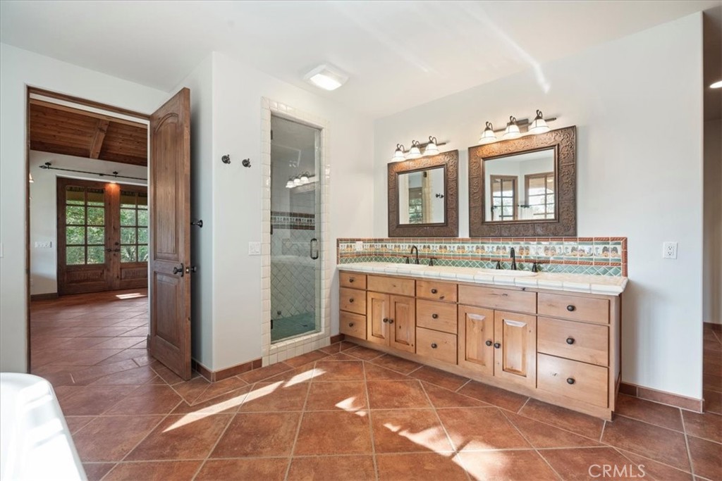 30718 Mesa Crest Road Valley Center, CA 92082 - Photo 20 of 50 Primary Bath