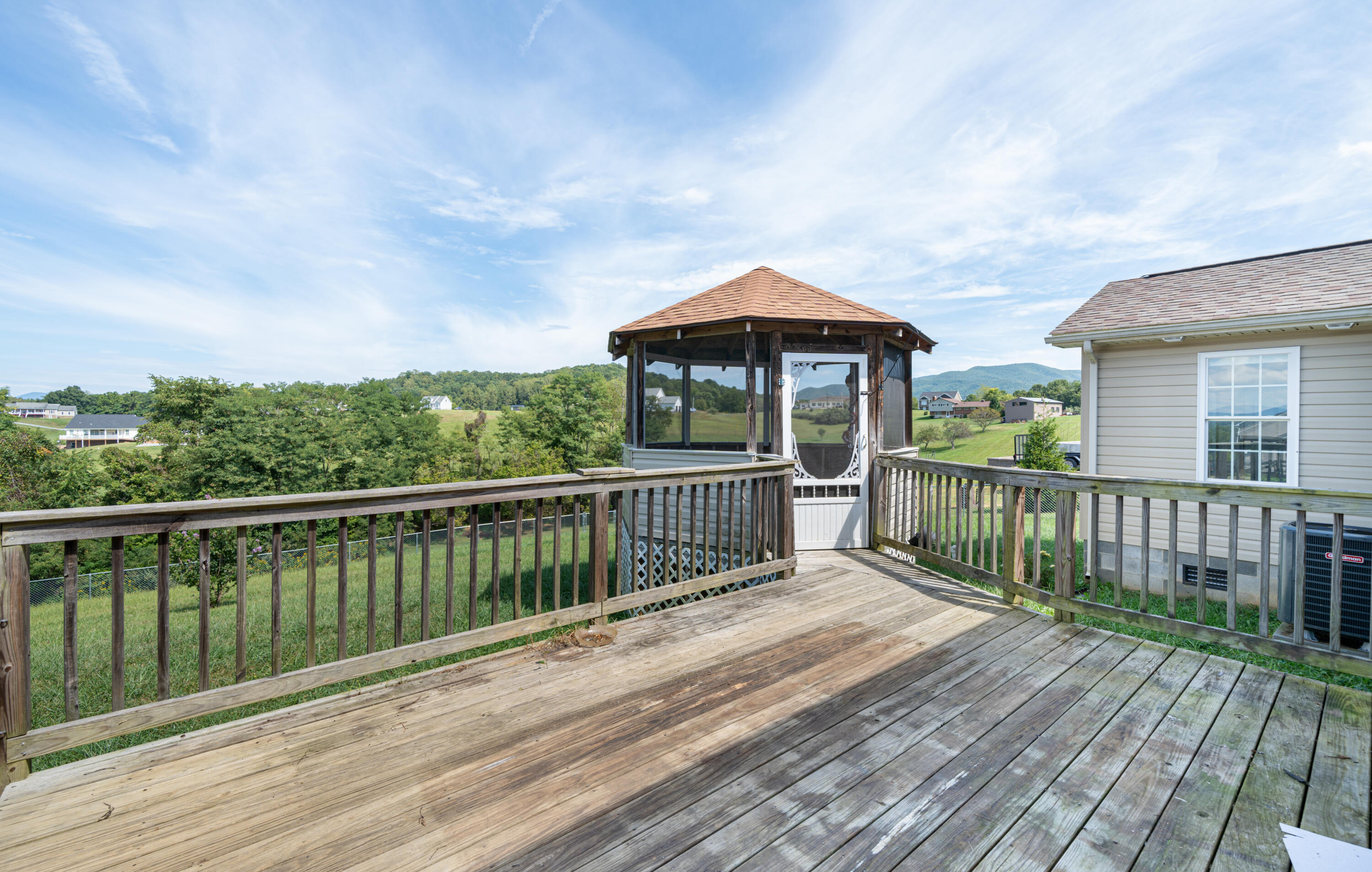 520 Blue Ridge Turnpike Fincastle, VA 24090 - Photo 22 of 22 Deck and Screens Pergola
