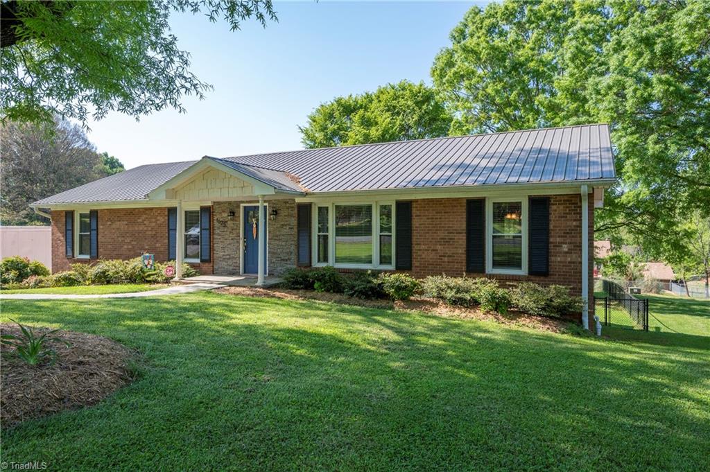 1625 Central Road Clemmons, NC 27012 - Photo 2 of 36 Gallery Image 2