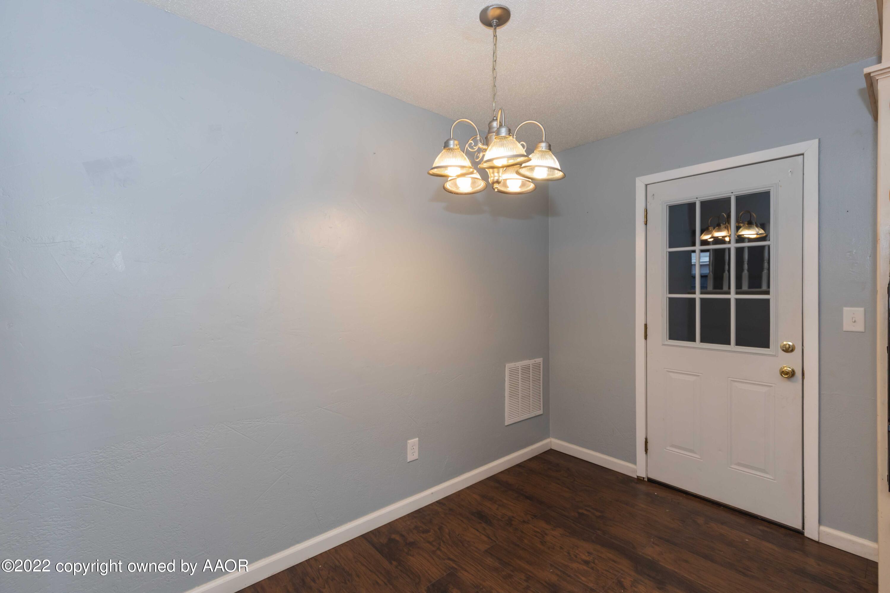 2902 Browning Street Amarillo, TX 79103 - Photo 14 of 36 DINING VIEW 2