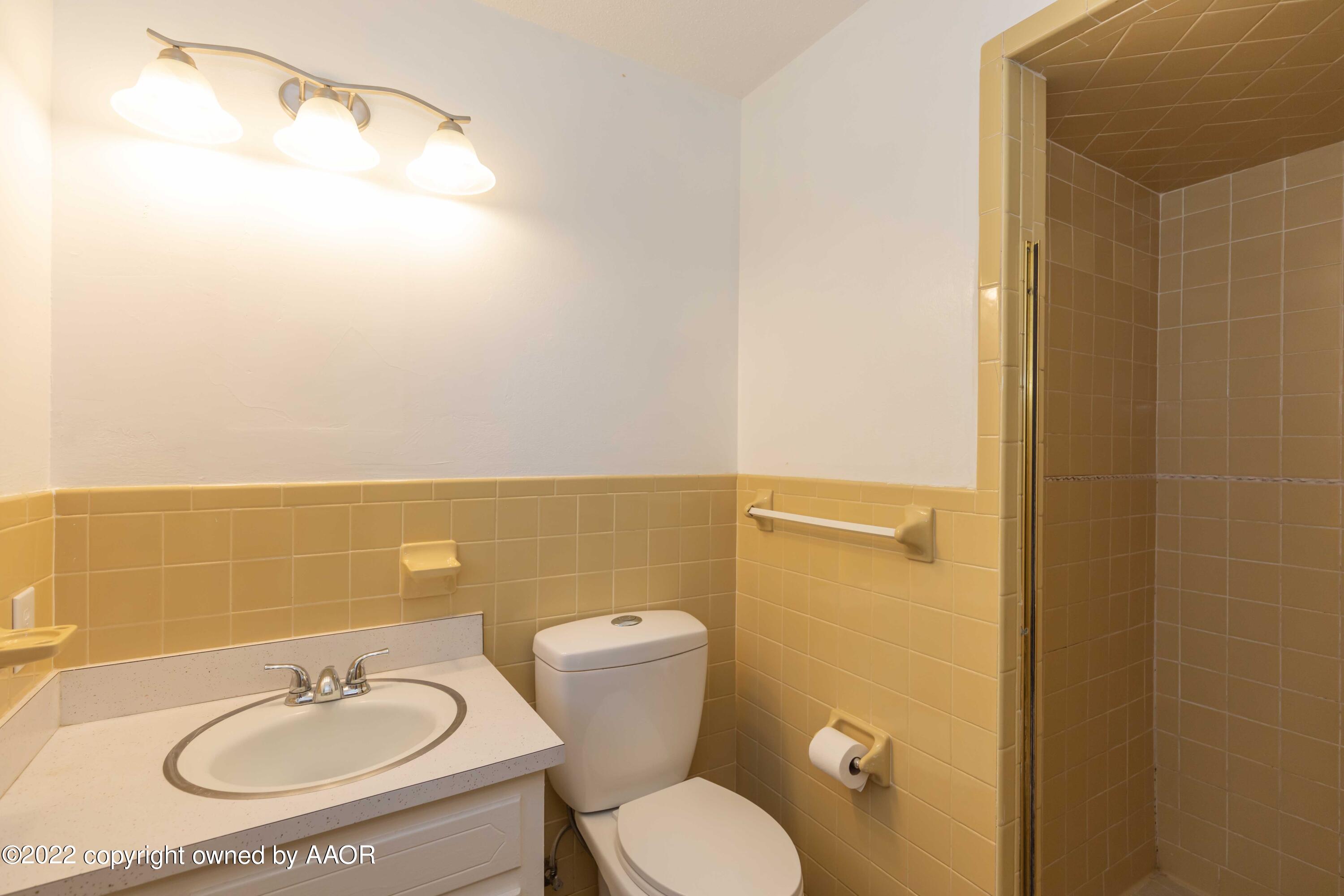 2902 Browning Street Amarillo, TX 79103 - Photo 15 of 36 MASTER BATH VIEW 1