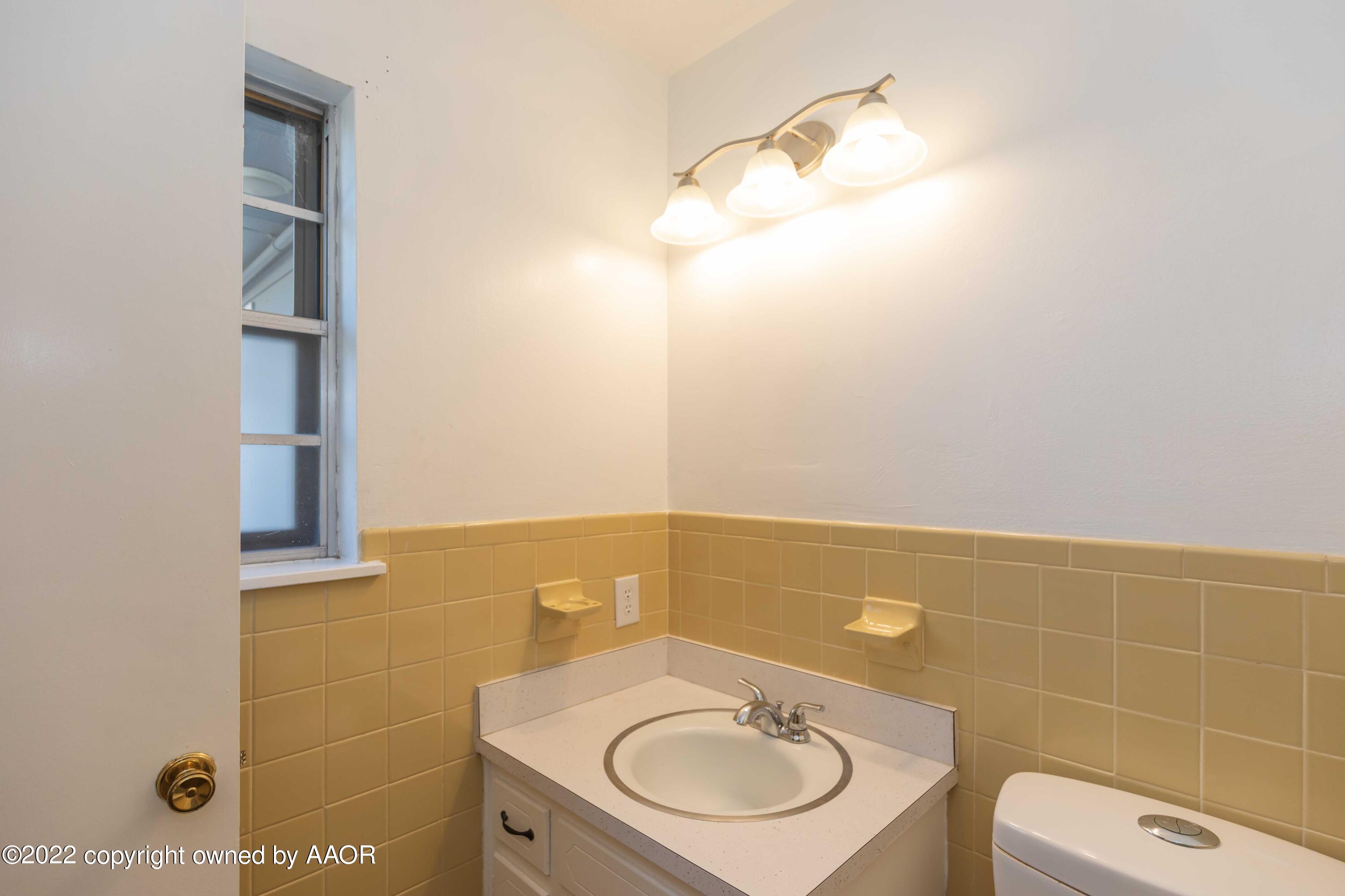 2902 Browning Street Amarillo, TX 79103 - Photo 16 of 36 MASTER BATH VIEW 2