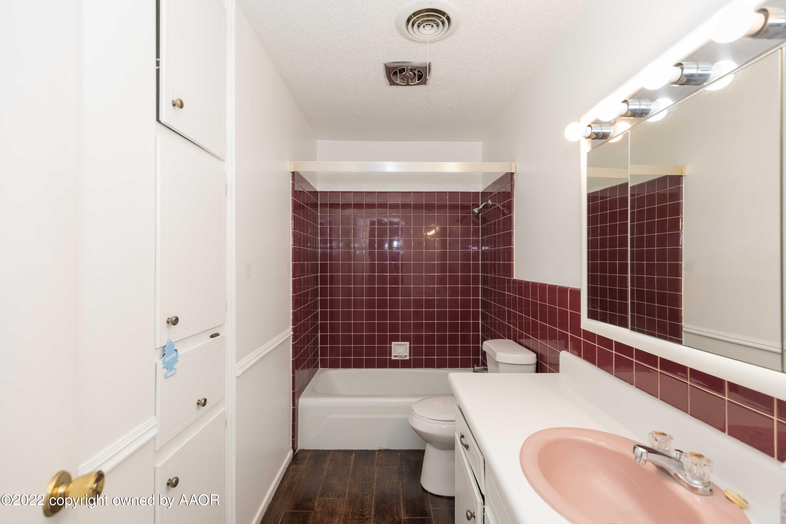 2902 Browning Street Amarillo, TX 79103 - Photo 21 of 36 BATHROOM 2 VIEW 1