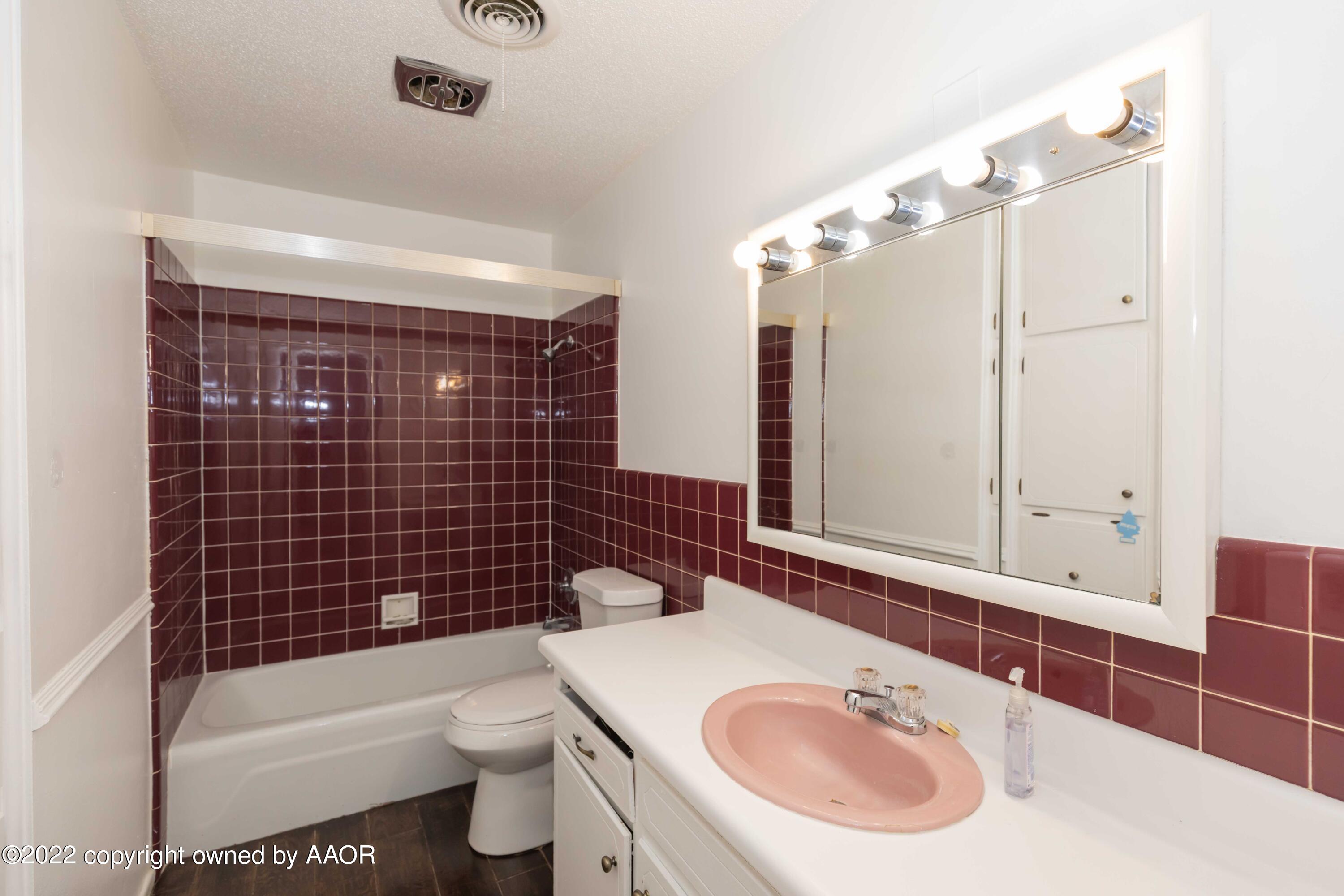 2902 Browning Street Amarillo, TX 79103 - Photo 22 of 36 BATHROOM 2 VIEW 2