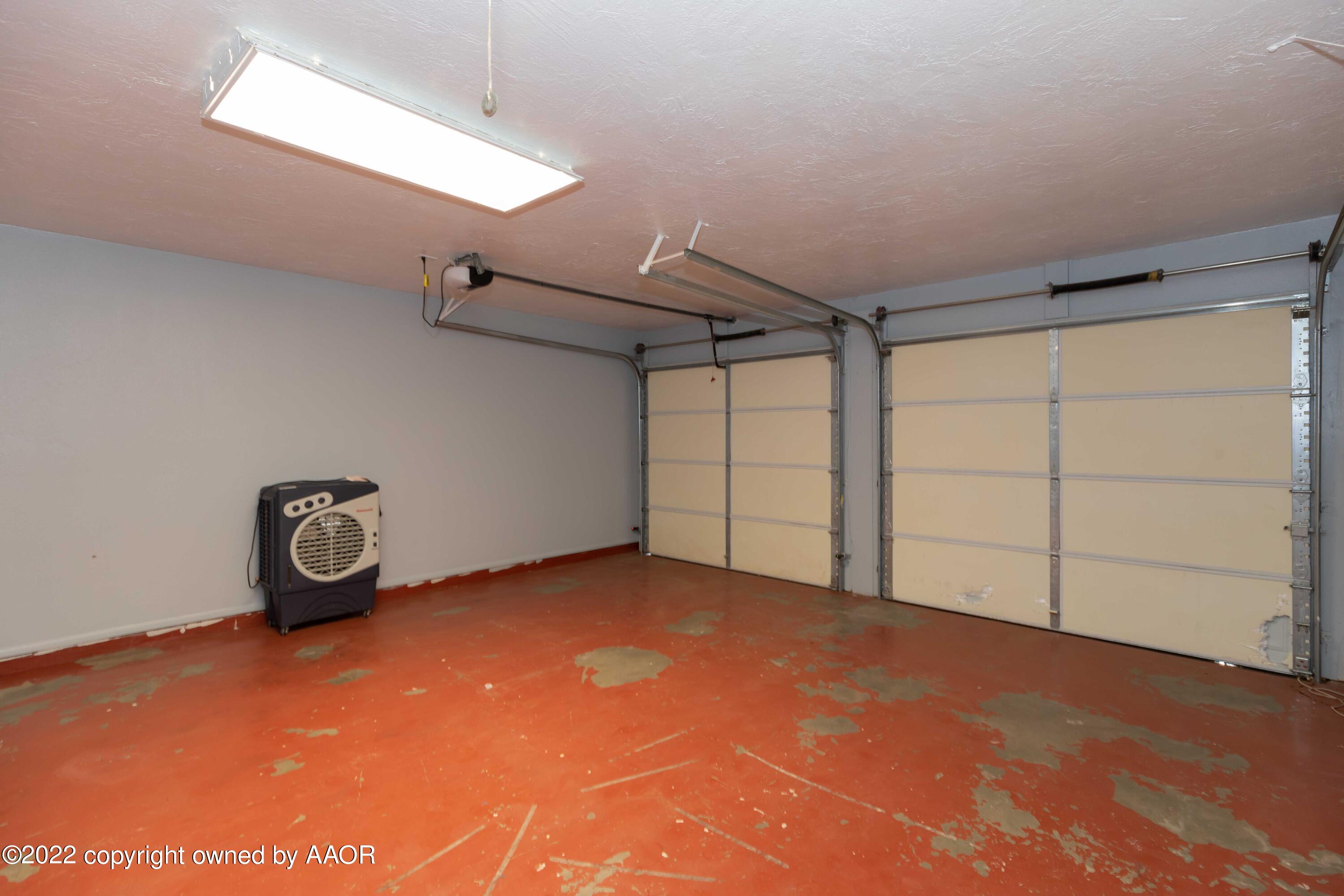 2902 Browning Street Amarillo, TX 79103 - Photo 28 of 36 GARAGE