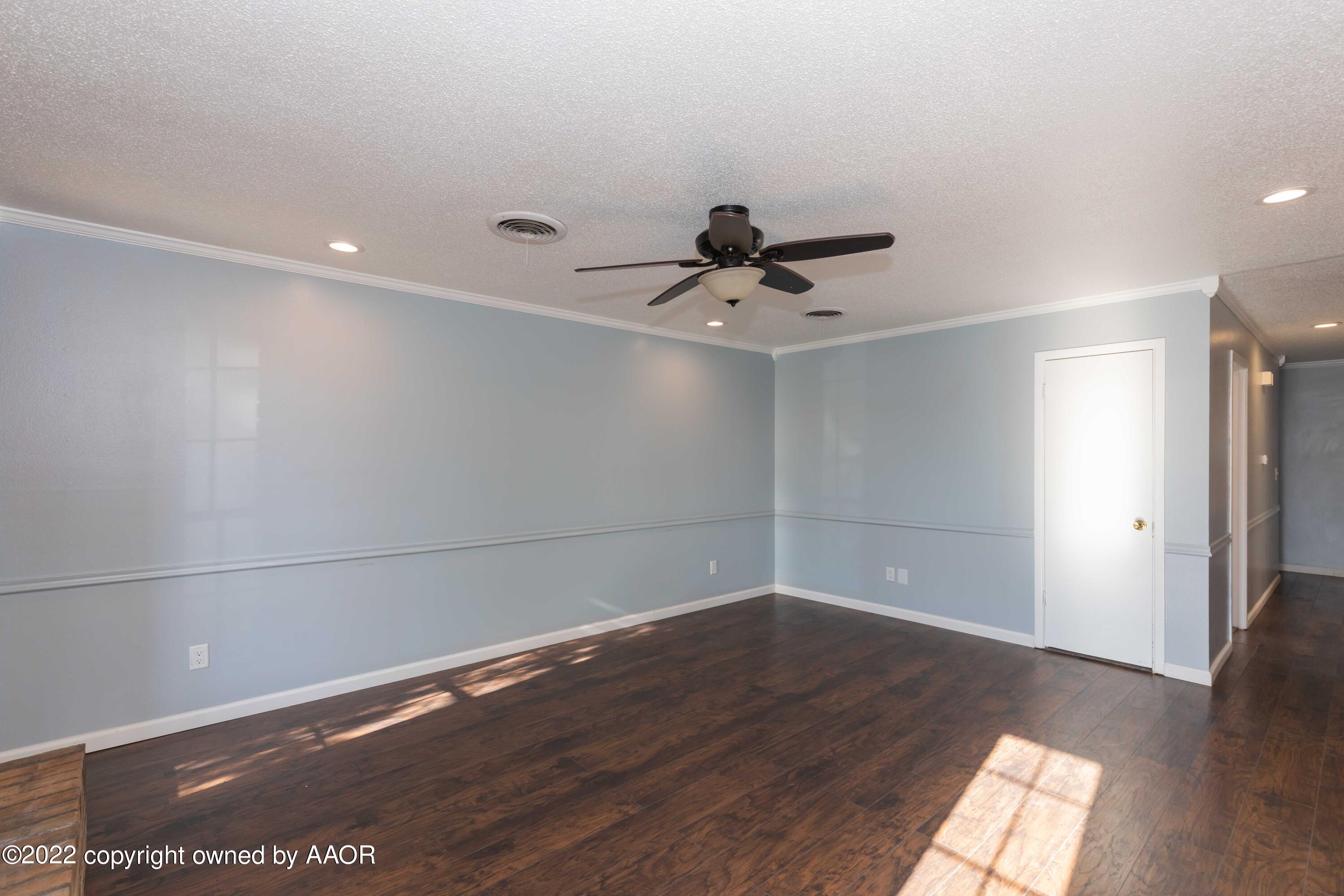 2902 Browning Street Amarillo, TX 79103 - Photo 8 of 36 LIVING ROOM VIEW 4